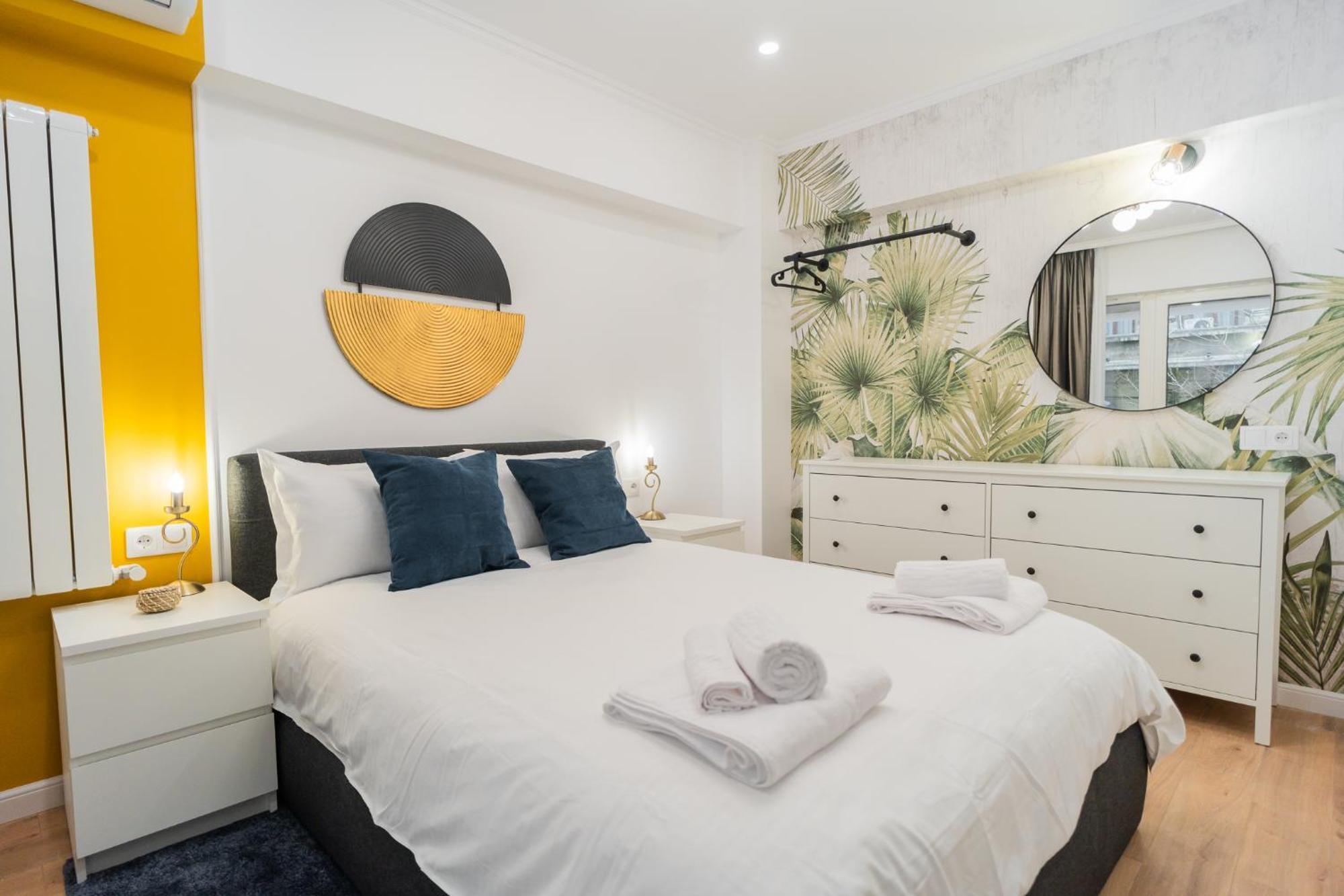 Urban Pearl - Old Town - Unique 4Br/3Ba Apartment Bukares Bagian luar foto