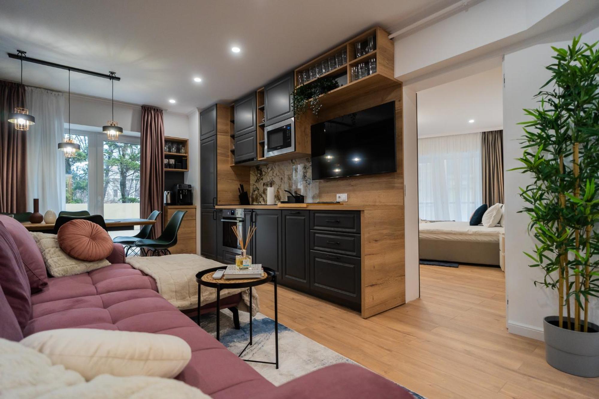 Urban Pearl - Old Town - Unique 4Br/3Ba Apartment Bukares Bagian luar foto