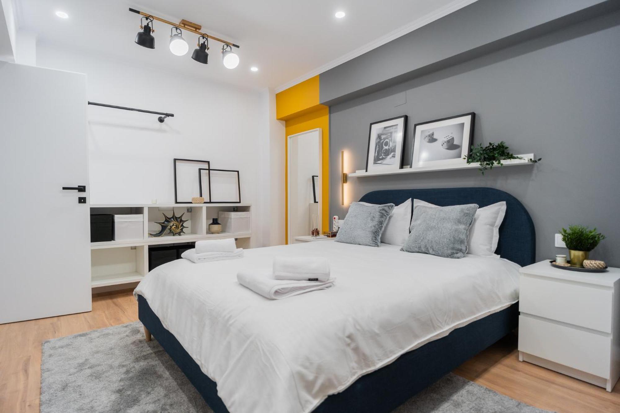 Urban Pearl - Old Town - Unique 4Br/3Ba Apartment Bukares Bagian luar foto