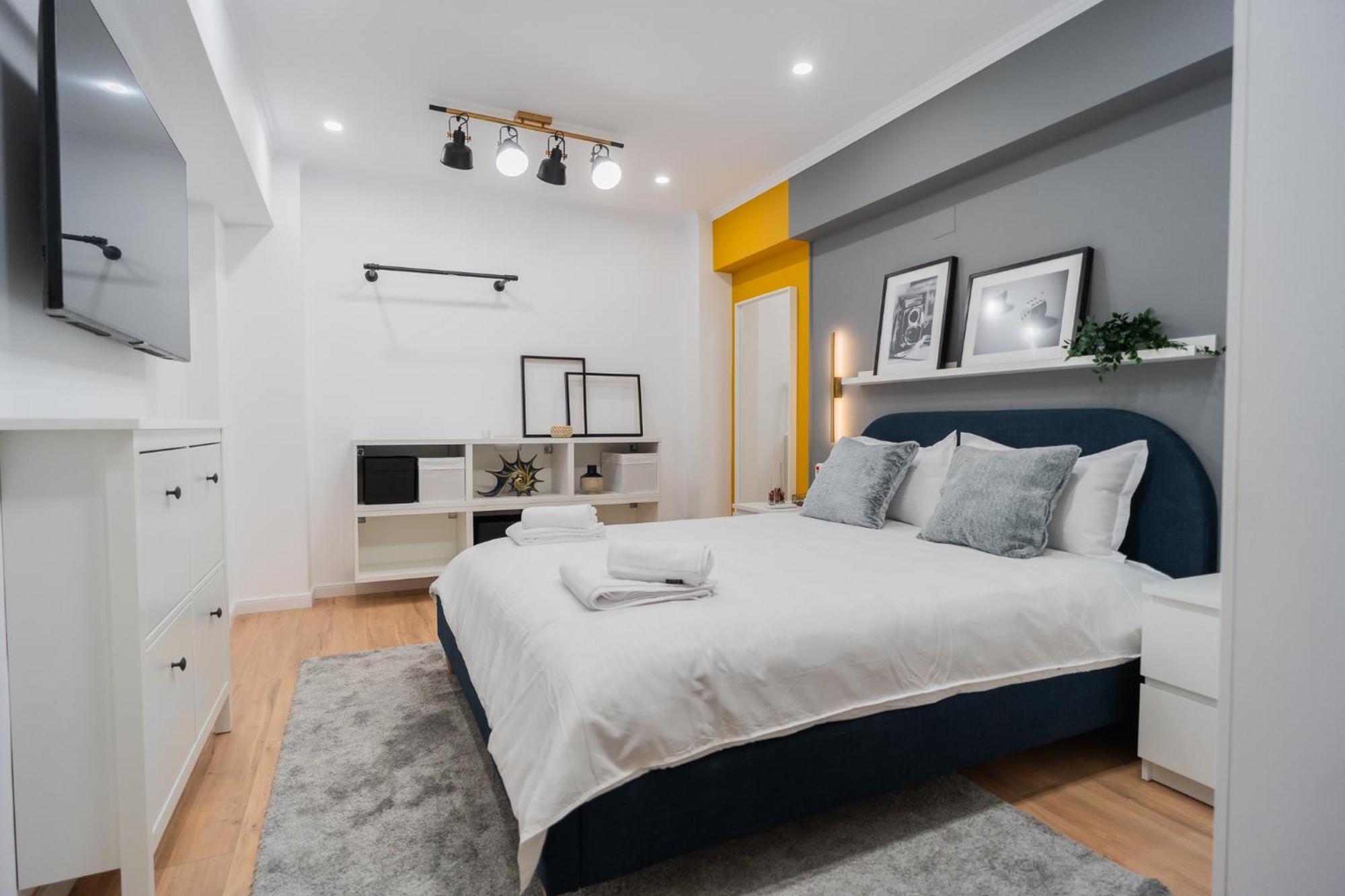 Urban Pearl - Old Town - Unique 4Br/3Ba Apartment Bukares Bagian luar foto
