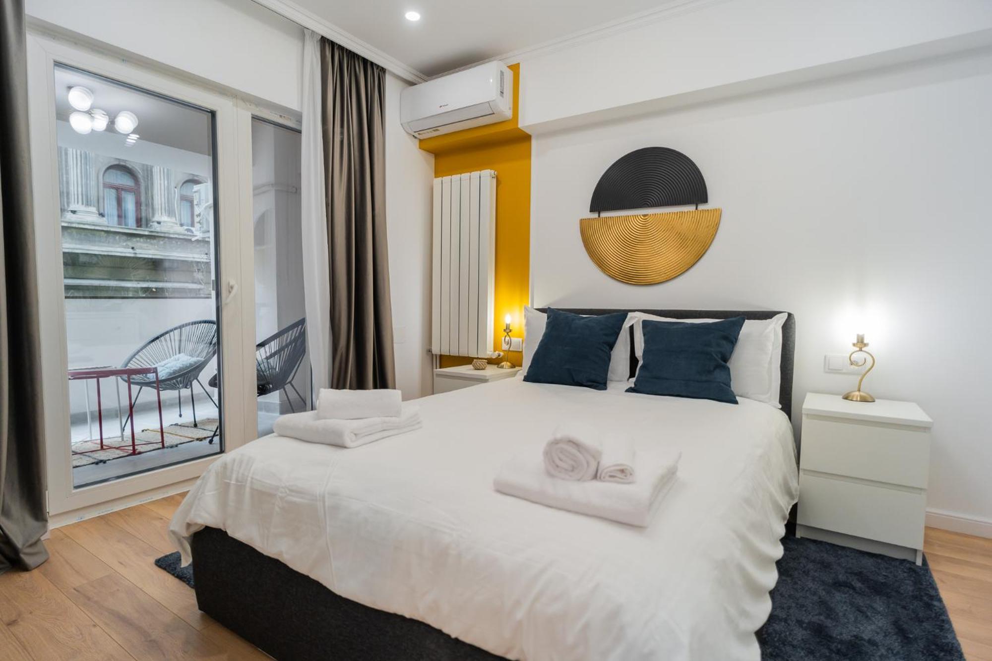 Urban Pearl - Old Town - Unique 4Br/3Ba Apartment Bukares Bagian luar foto